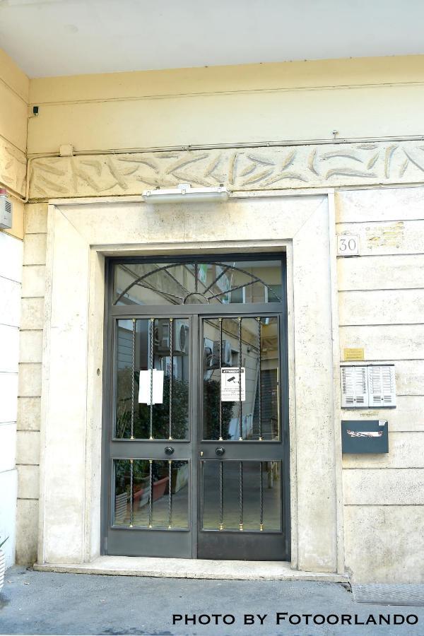 Casa Vacanza La Signorina ローマ エクステリア 写真